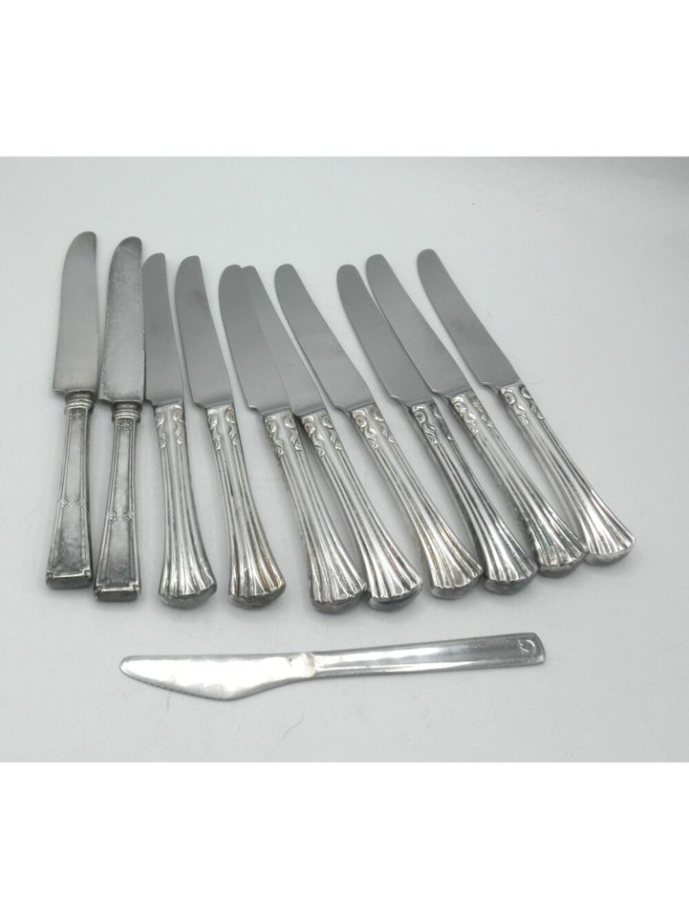 45 Piece (Some Vintage) Craft Silverplate and Stainless Steel Flatware Mixed Lot - Picture 3 of 8